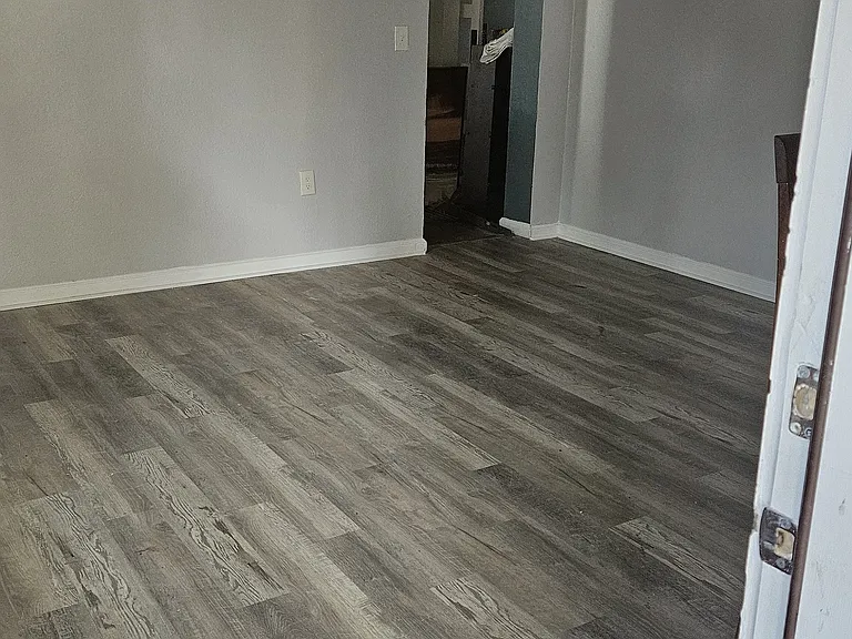 Apt B entry to living room