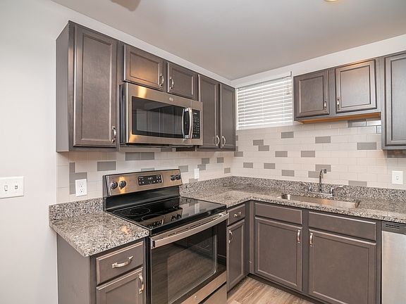2nd image of 230 W Dunklin St #17996402