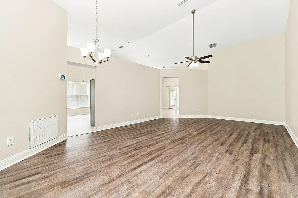 3 bed, 2.0 bath, 1784 sqft, $2,095 — Photo 3