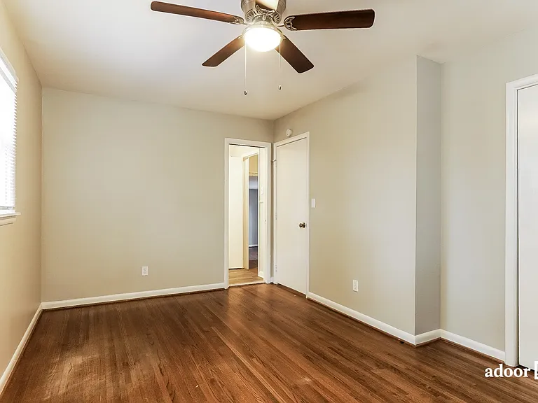 1032 Medina Dr — Photo 11