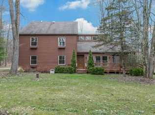 11608 Parkway Rd, Chardon, OH 44024