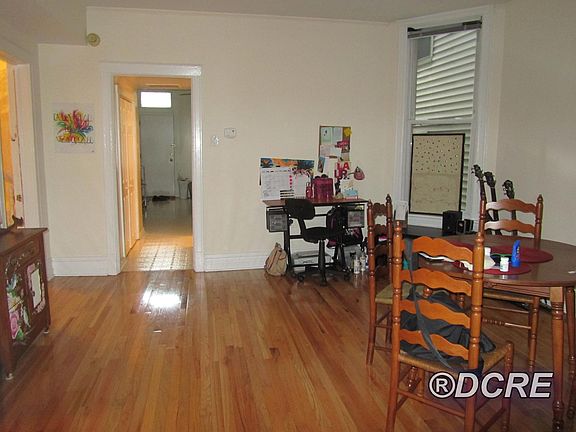 4th image of 824 W Aldine Ave #2