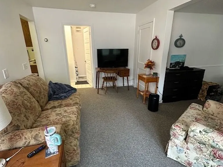 2422 Oak St — Photo 3
