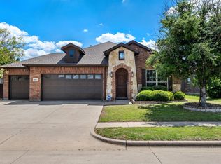 9257 Water Oak Dr, Arlington, TX 76002