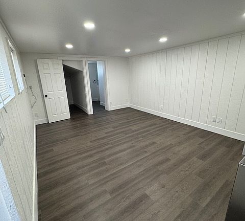 2nd image of 720 Brighton Ave #9