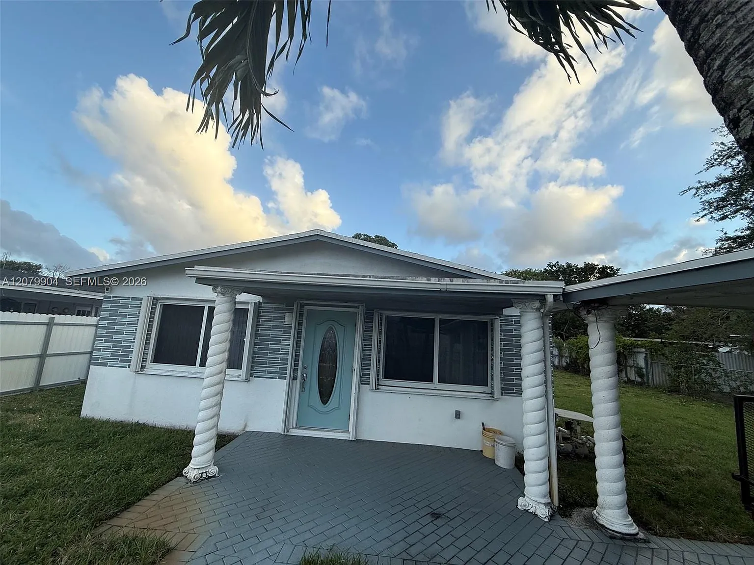The Tropics Amd — Photo 1