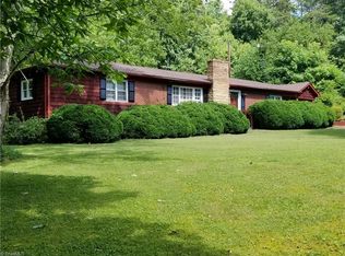 2071 Springs Rd, Mount Airy, NC 27030