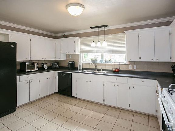4th image of 2542 Captain Sawyer Dr