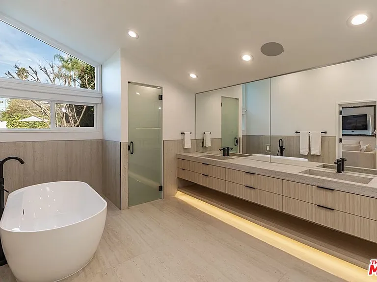 624 N Beverly Dr — Photo 21