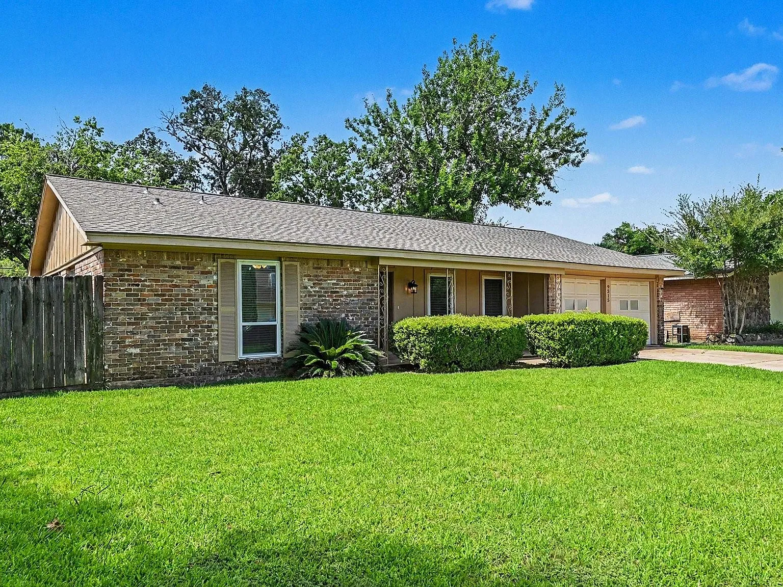 3 bed, 2.0 bath, 1428 sqft, $1,900 — Photo 2