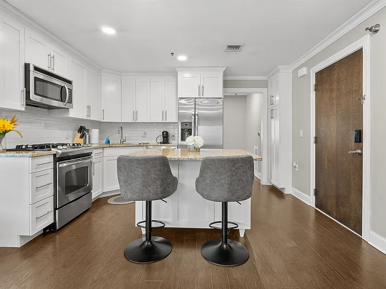200 Laird Ave #101 — Photo 9