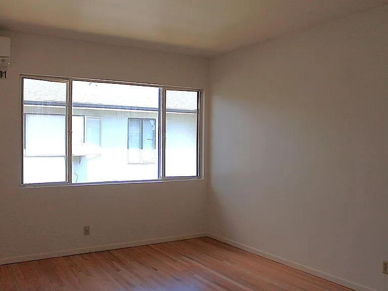 7624 Norton Ave — Photo 7