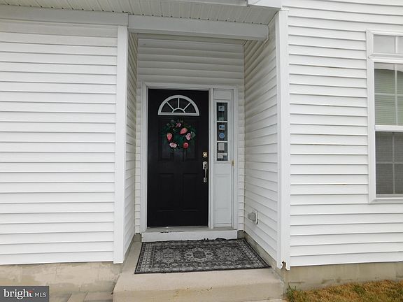 3rd image of 528 Saint Kitts Dr