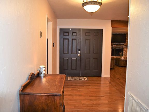 3rd image of 2109 Trail Wood Cir