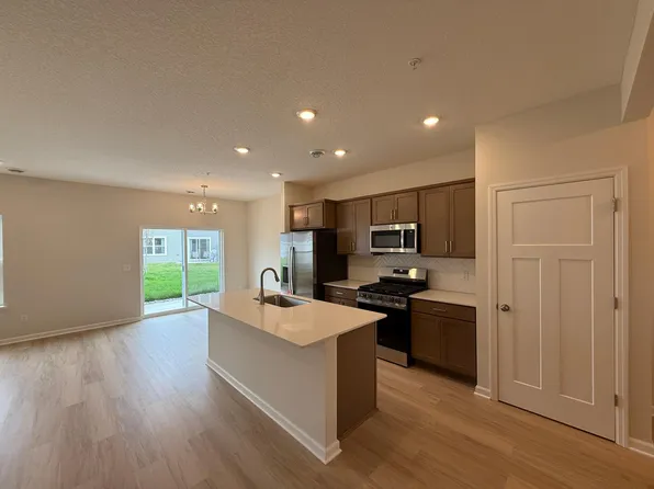 23158 Creekview Ct, Rogers, MN 55374