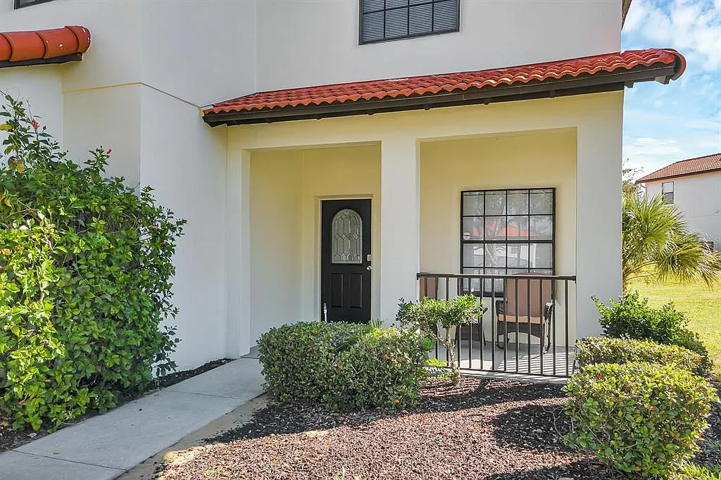 4 bed, 2.5 bath, 2072 sqft, $3,450 — Photo 3