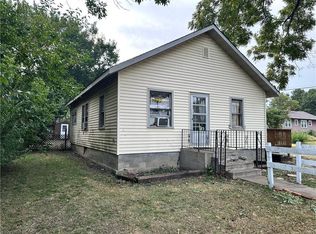 112 N Walnut St, Garnett, KS 66032