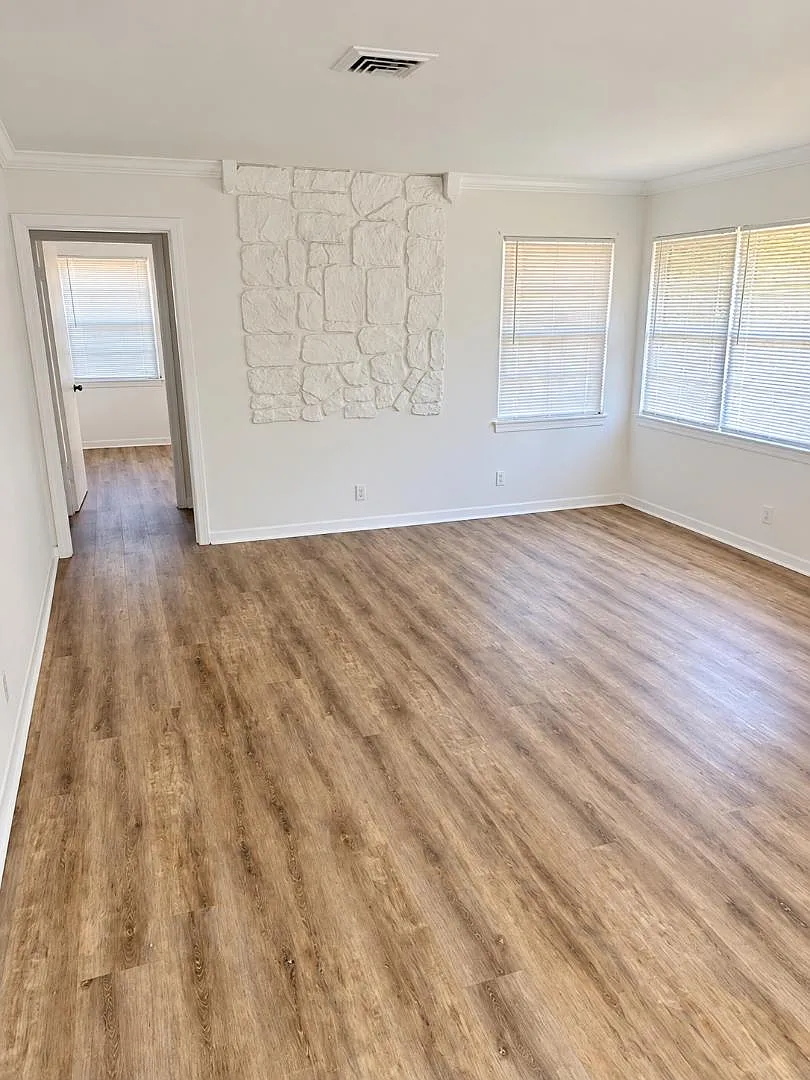 10007 Kittrell St — Photo 3
