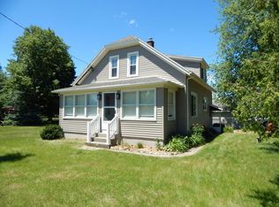 1604 Mapledale Rd, West Bend, WI 53090
