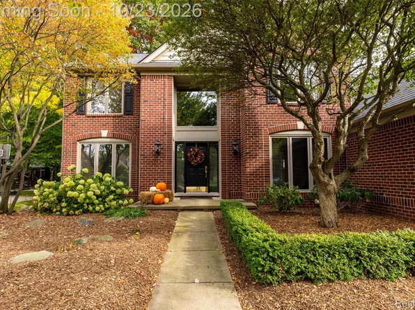 4118 Arcadia Dr, Auburn Hills, MI 48326