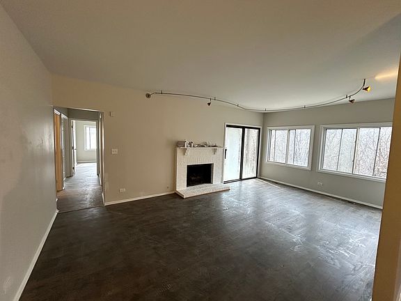 Picture is taken before final clean. New picture will be uploaded soon. New wood flooring and new windows and can lights forthcoming.