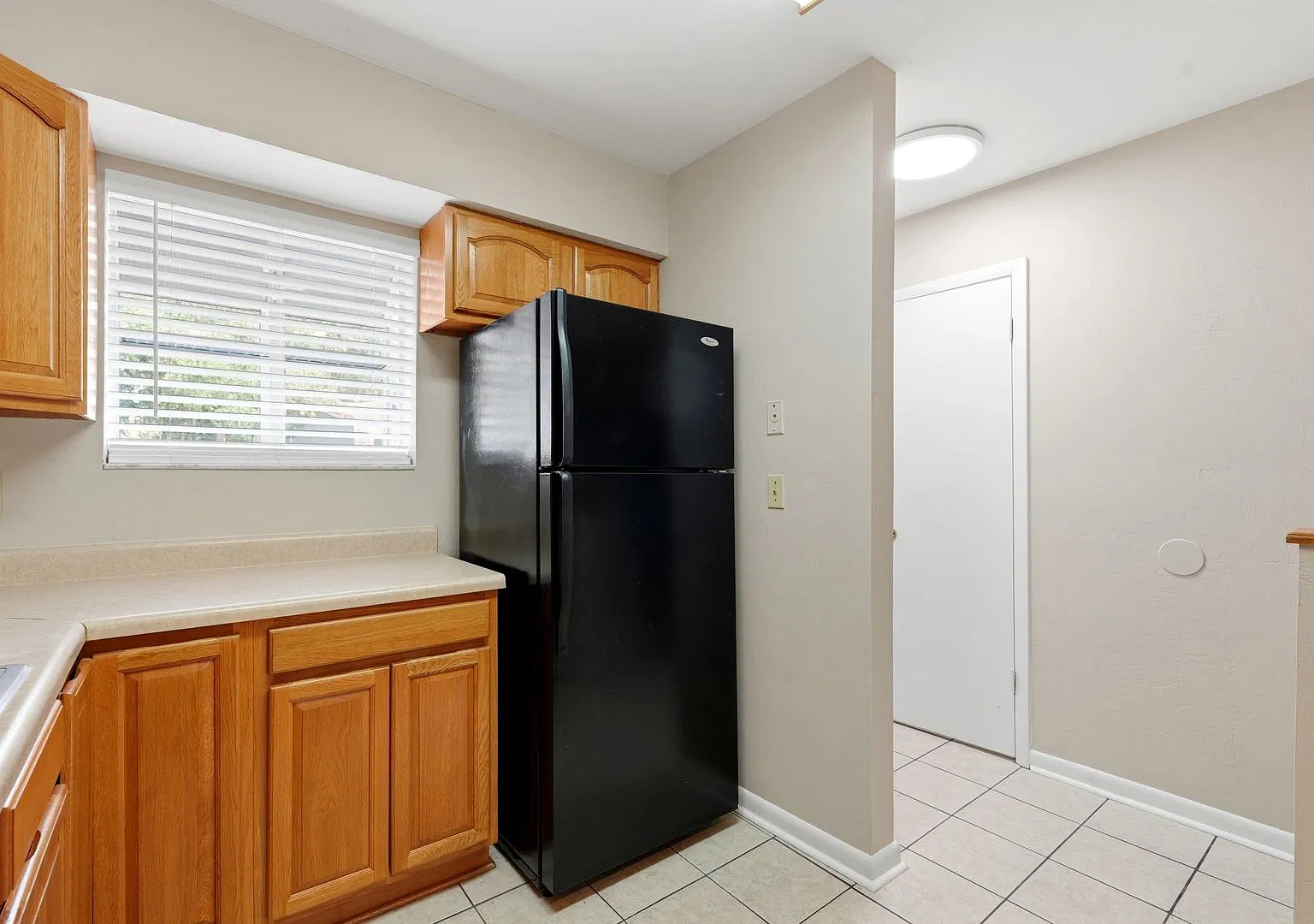 Move in special! Two weeks free with immediate move in! Convenient Townhome In SW Pickwick Park — Photo 3