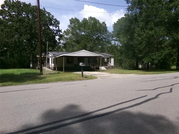121 Lake Rd, Huntsville, TX 77320