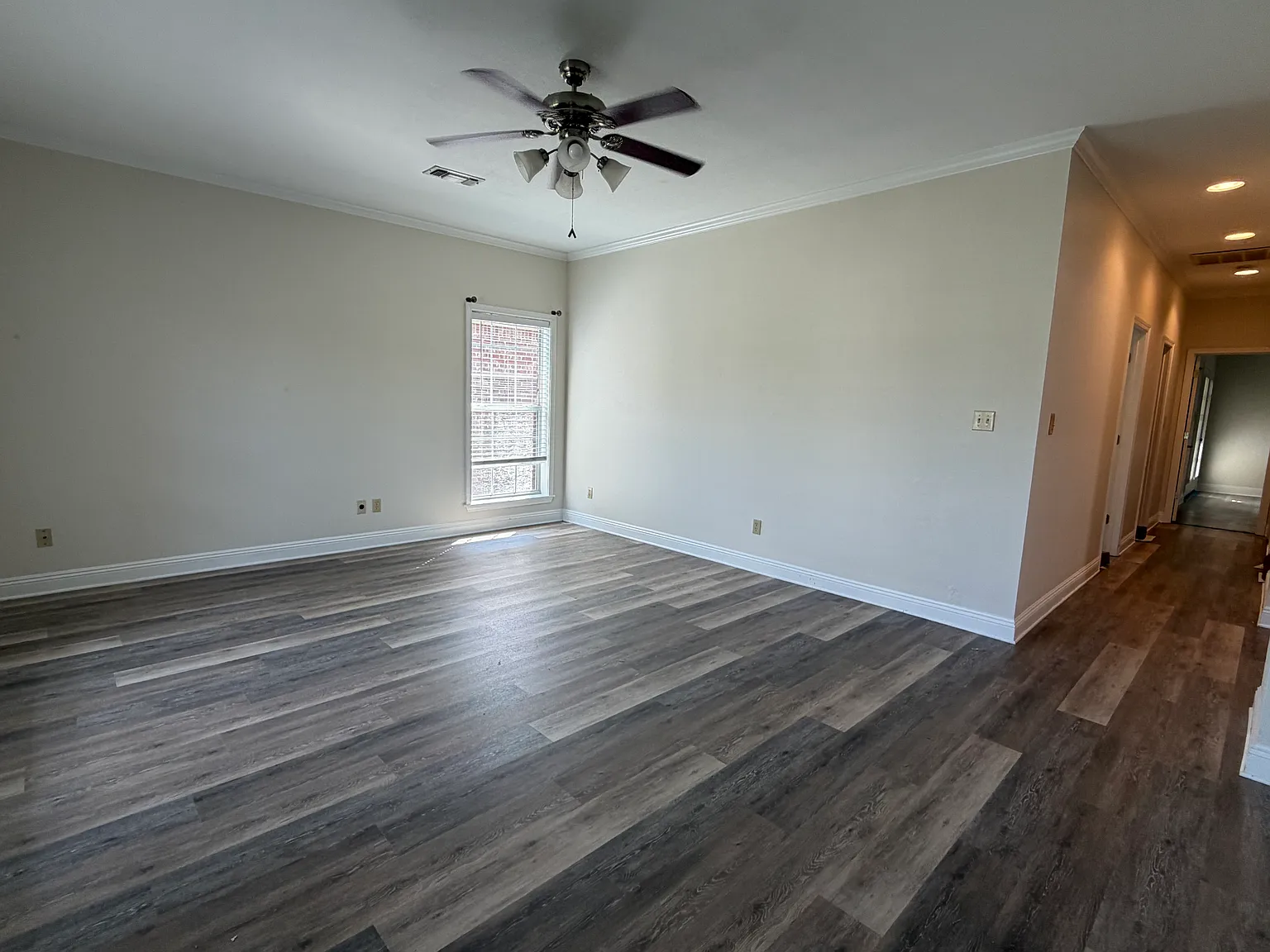 2/2 Oak Grove w/ Fenced Yard — Photo 3