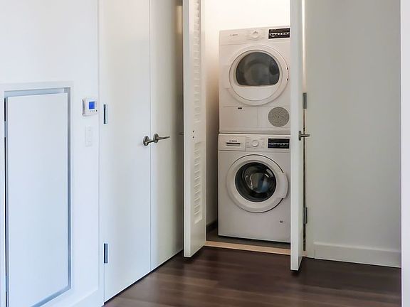 4th image of 80 West St #28F