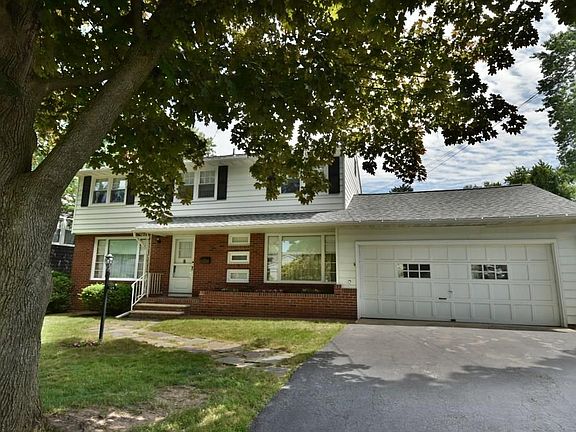 2nd image of 124 Iroquois Ln