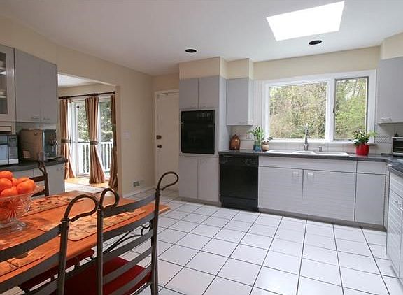 3rd image of 17 Edgemont Cir
