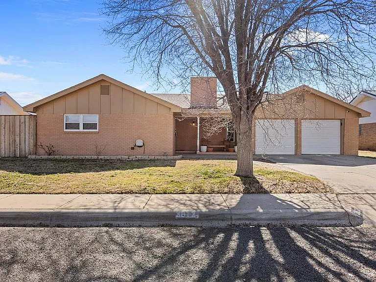 3812 E Everglade Ave — Photo 1