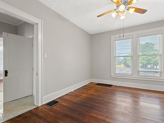 2nd image of 602 E Jackson St