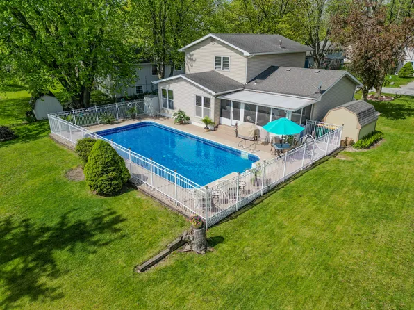 1184 Winterhaven Ln, Crown Point, IN 46307