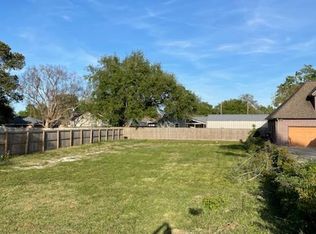 923 Montgomery St, Port Neches, TX 77651