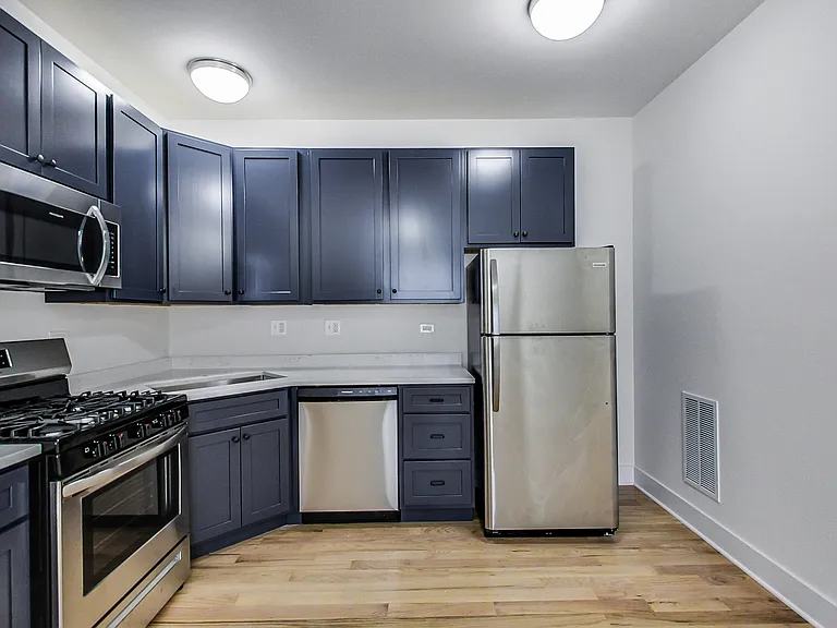 815 S Carpenter St #1R — Photo 5