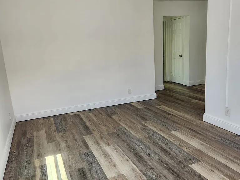 313 SE 10th Ave #3 — Photo 7
