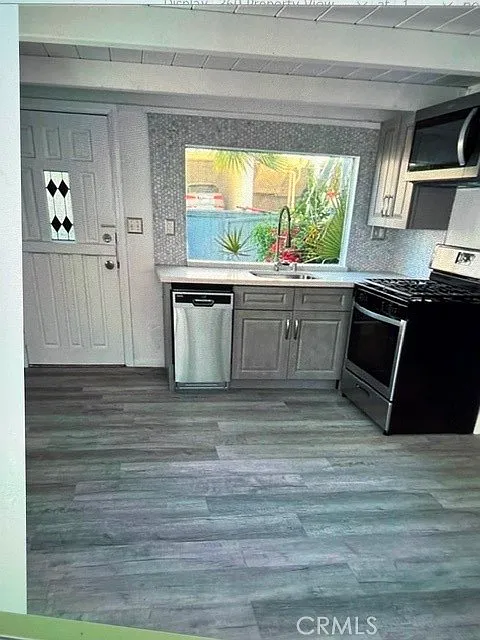 Studio, 300 sqft, $3,900 — Photo 3