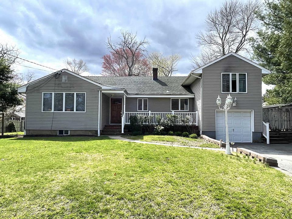 1st image of 186 Ampere Ave