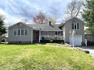 186 Ampere Ave, Oakhurst, NJ 07755