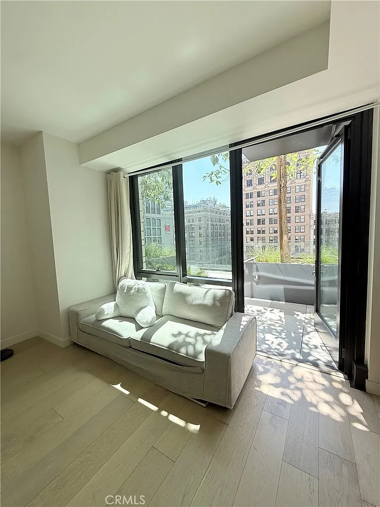 Studio, 500 sqft, $2,200 — Photo 3
