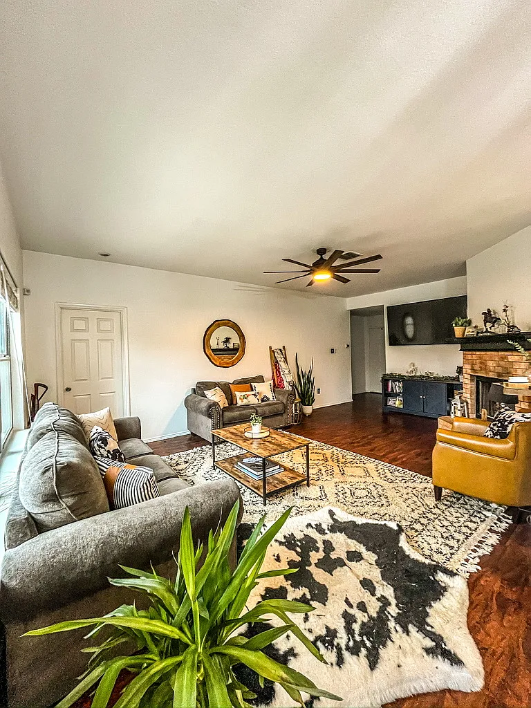 3 bed, 1350 sqft, $3,995 — Photo 4