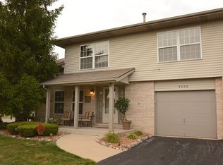 9300 Meadowview Dr, Orland Hills, IL 60487