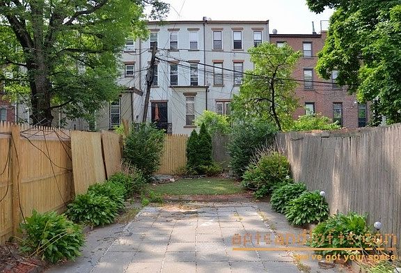 5th image of 410 Putnam Ave