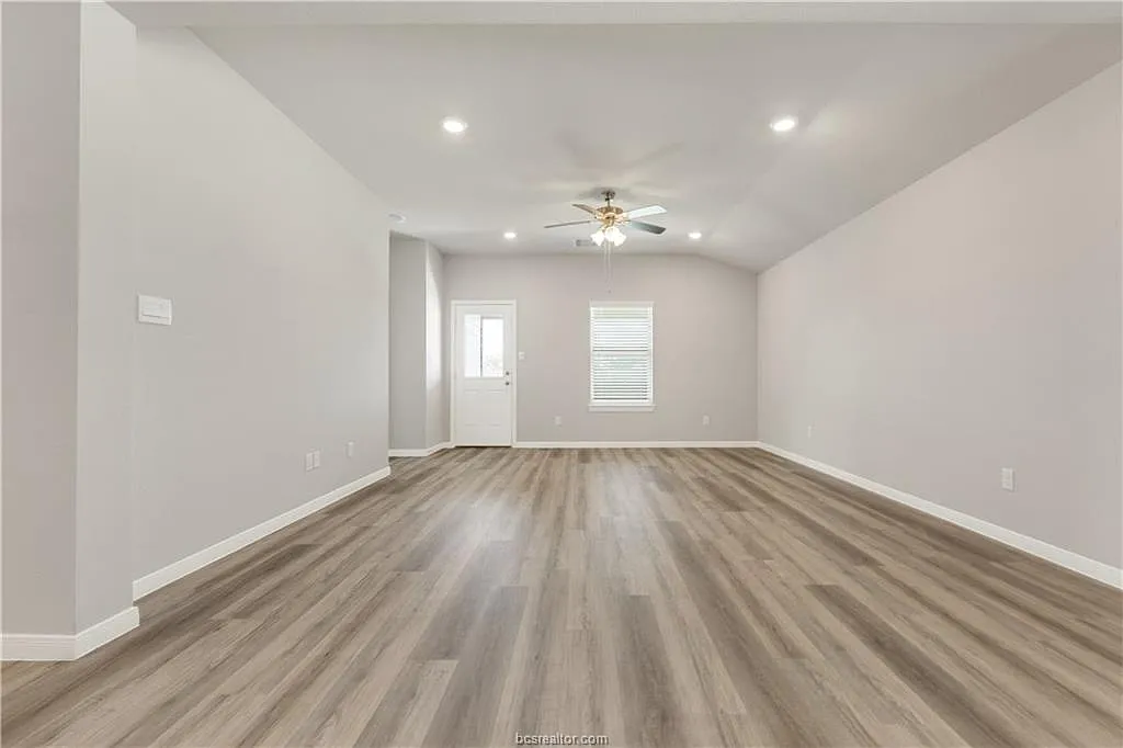 4 bed, 1787 sqft, $2,100 — Photo 4