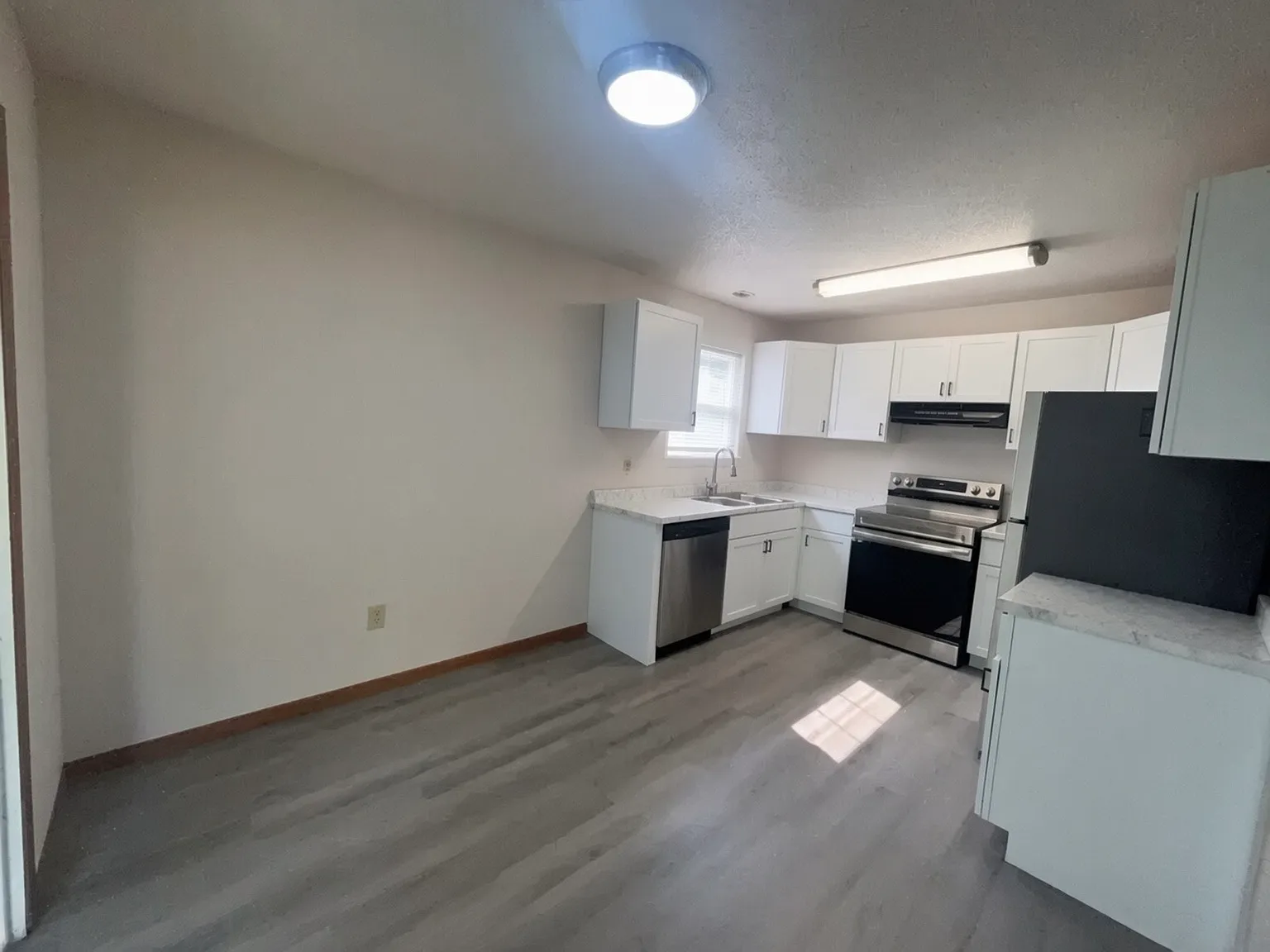 3 bed, 1228 sqft, $1,505 — Photo 2