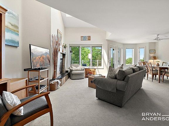 5th image of 810 S Harbor Dr Unit 22