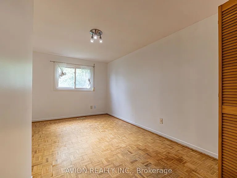 241 Weldrick Rd W — Photo 22