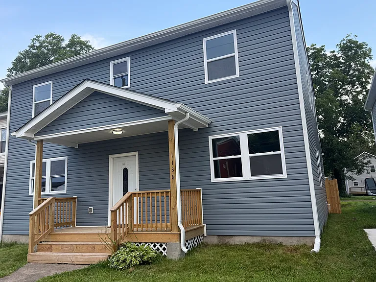 1136 Farmer St — Photo 1