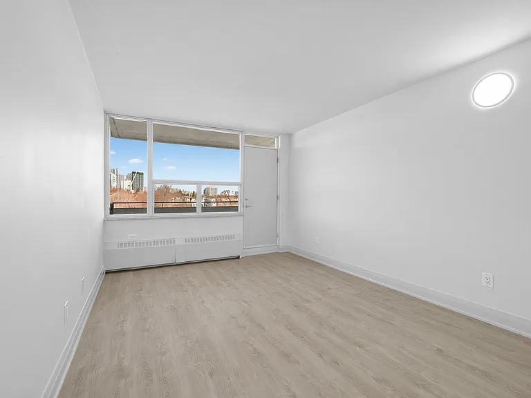 225 Davisville Ave — Photo 25